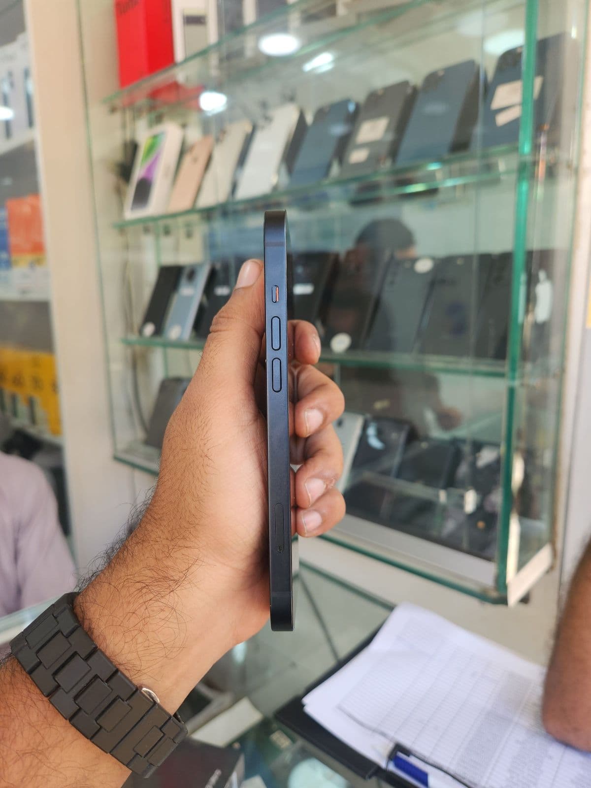 Apple iPhone 13 256GB in Midnight — photo 3