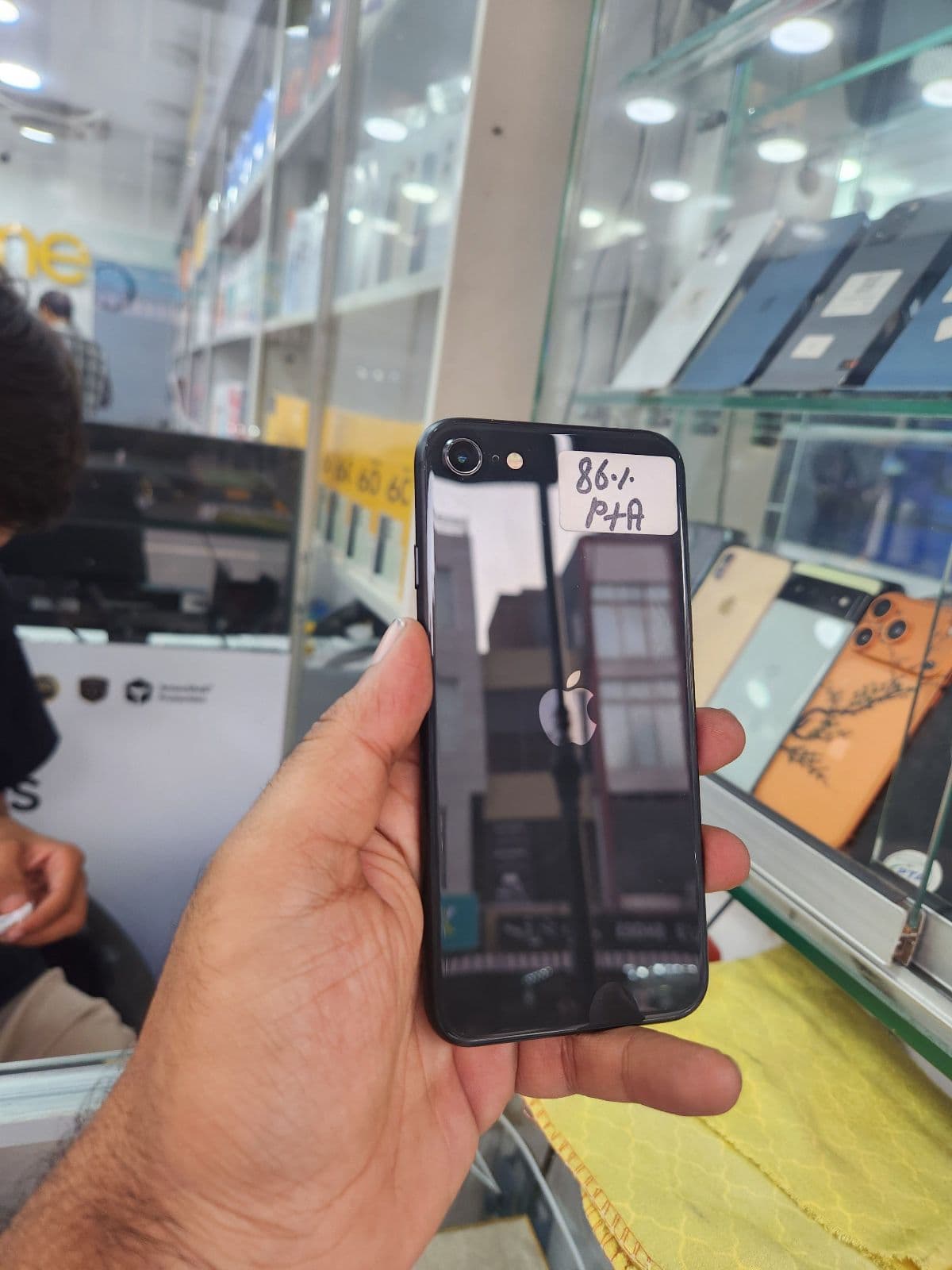 iPhone SE (2020) · 64GB