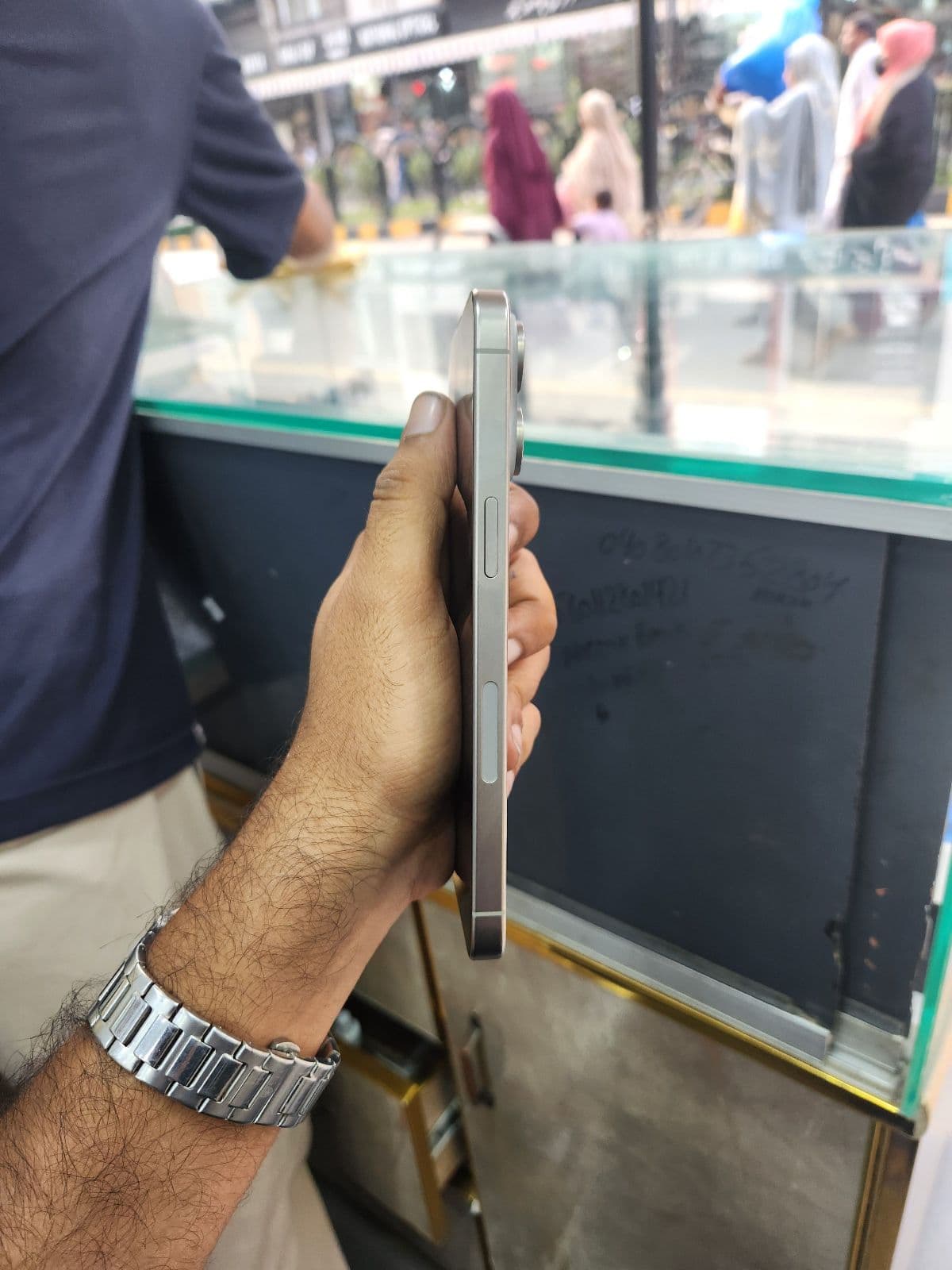 Apple iPhone 15 Pro Max 256GB in Natural Titanium — photo 4