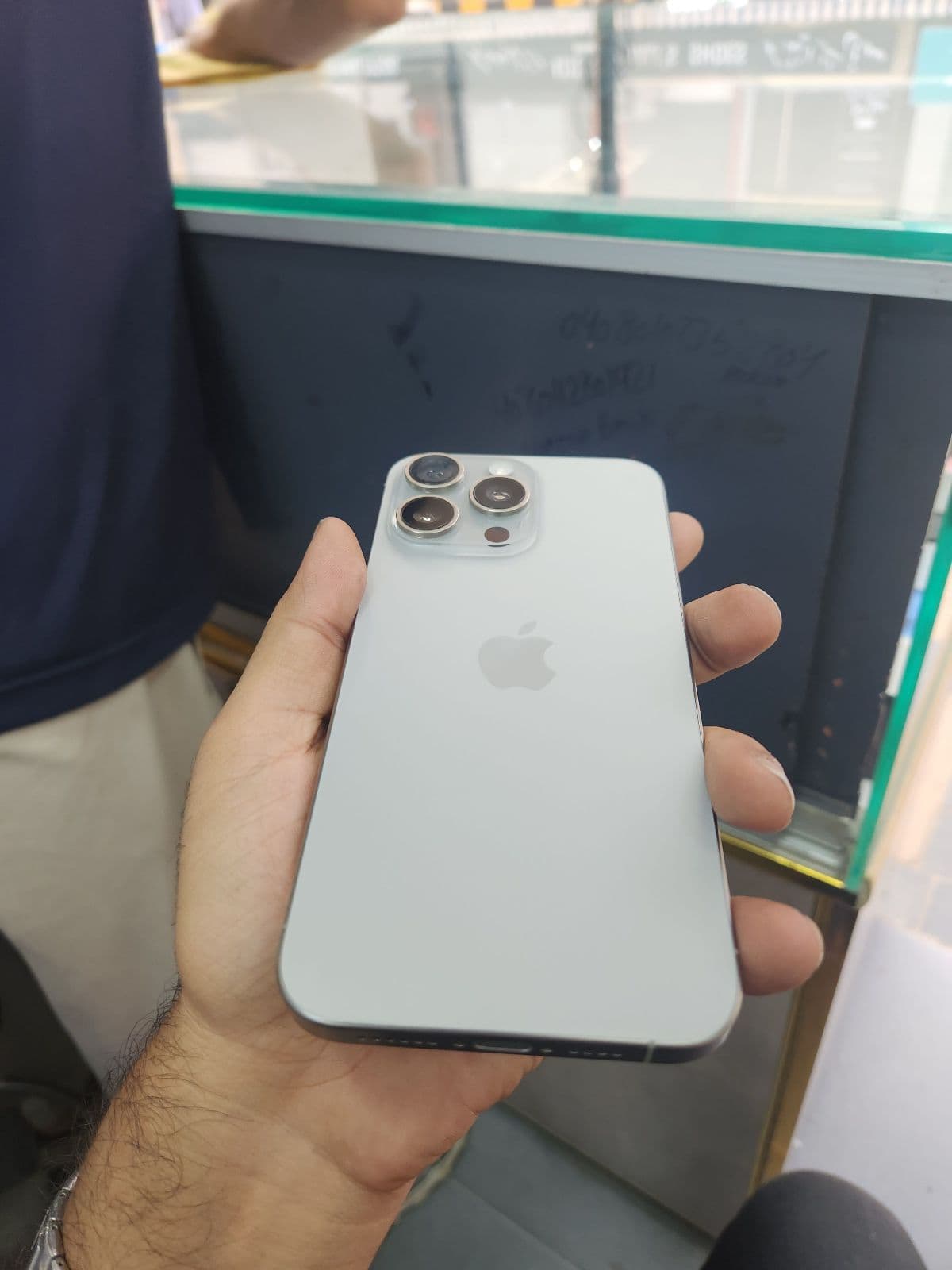 Apple iPhone 15 Pro Max 256GB in Natural Titanium — photo 5