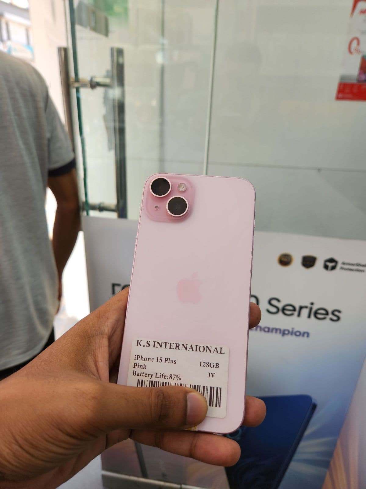 Apple iPhone 15 Plus 128GB in Pink — photo 2