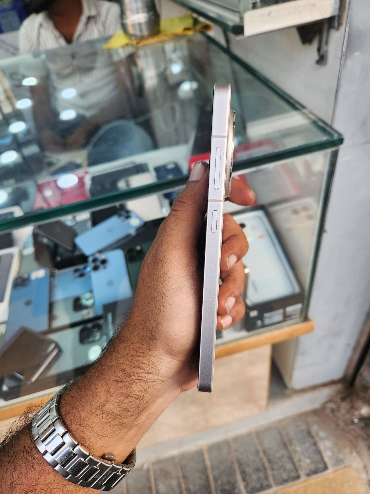 OnePlus Ace 5 12GB / 256GB in Gravity Titanium — photo 4