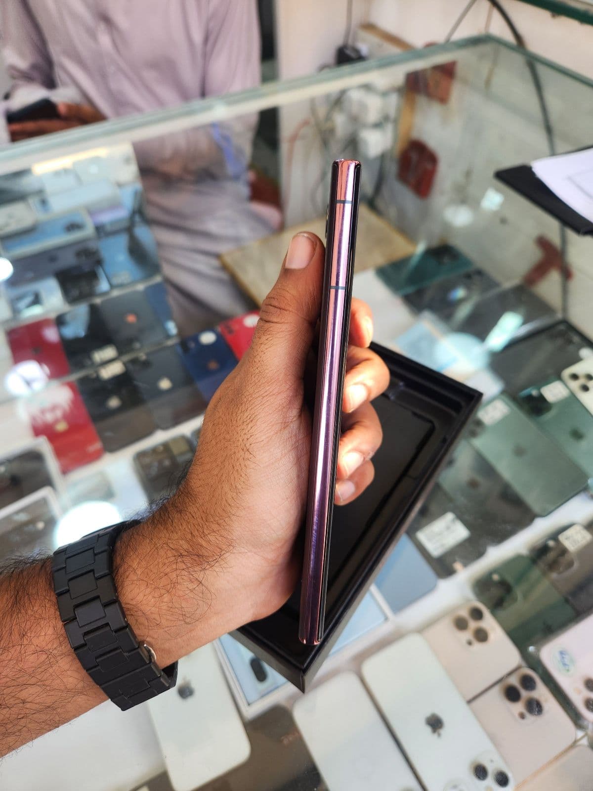 Samsung Galaxy S22 Ultra 12GB / 512GB in Burgundy — photo 3