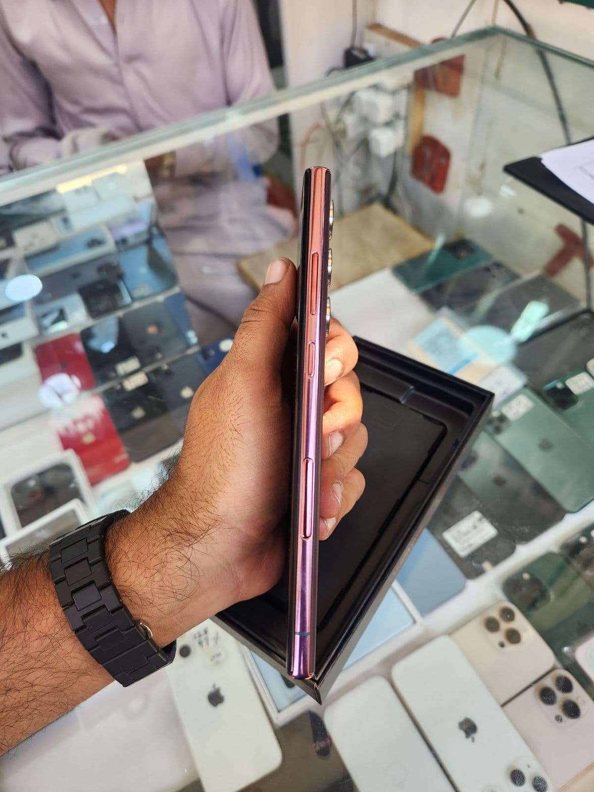 Samsung Galaxy S22 Ultra 12GB / 512GB in Burgundy — photo 4