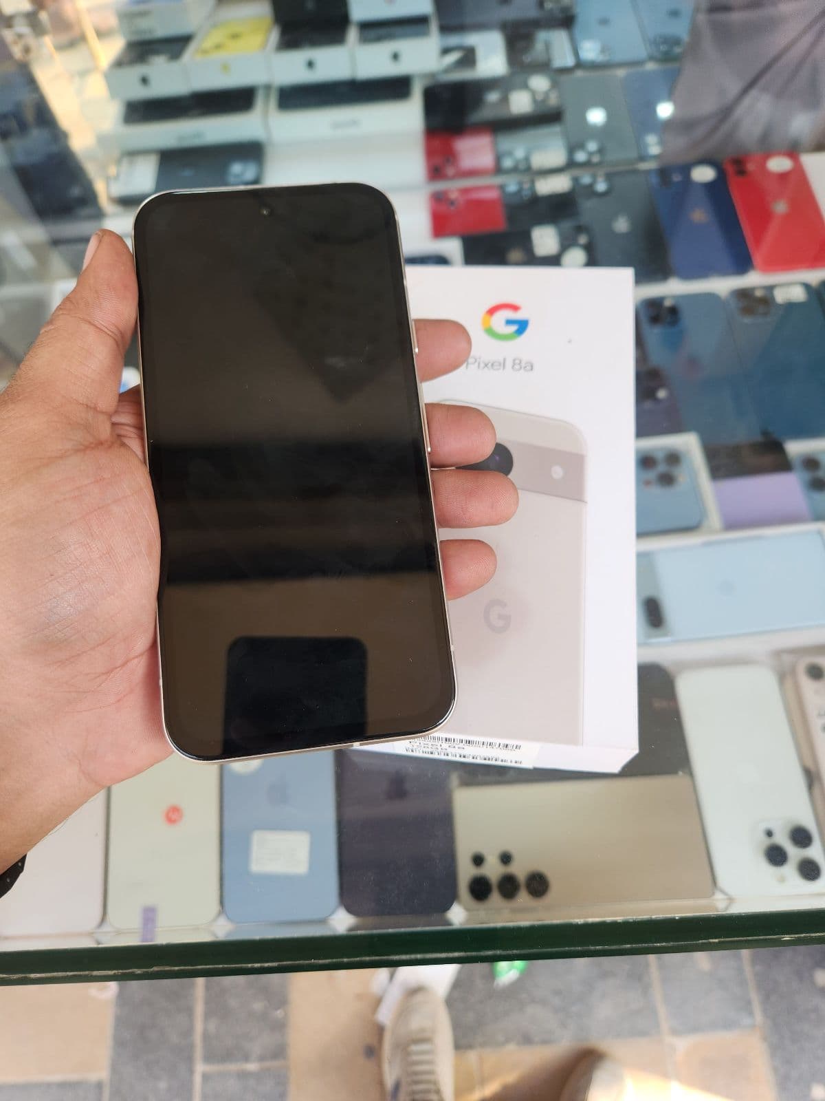Google Pixel 8a 8GB / 128GB in Porcelain — photo 2
