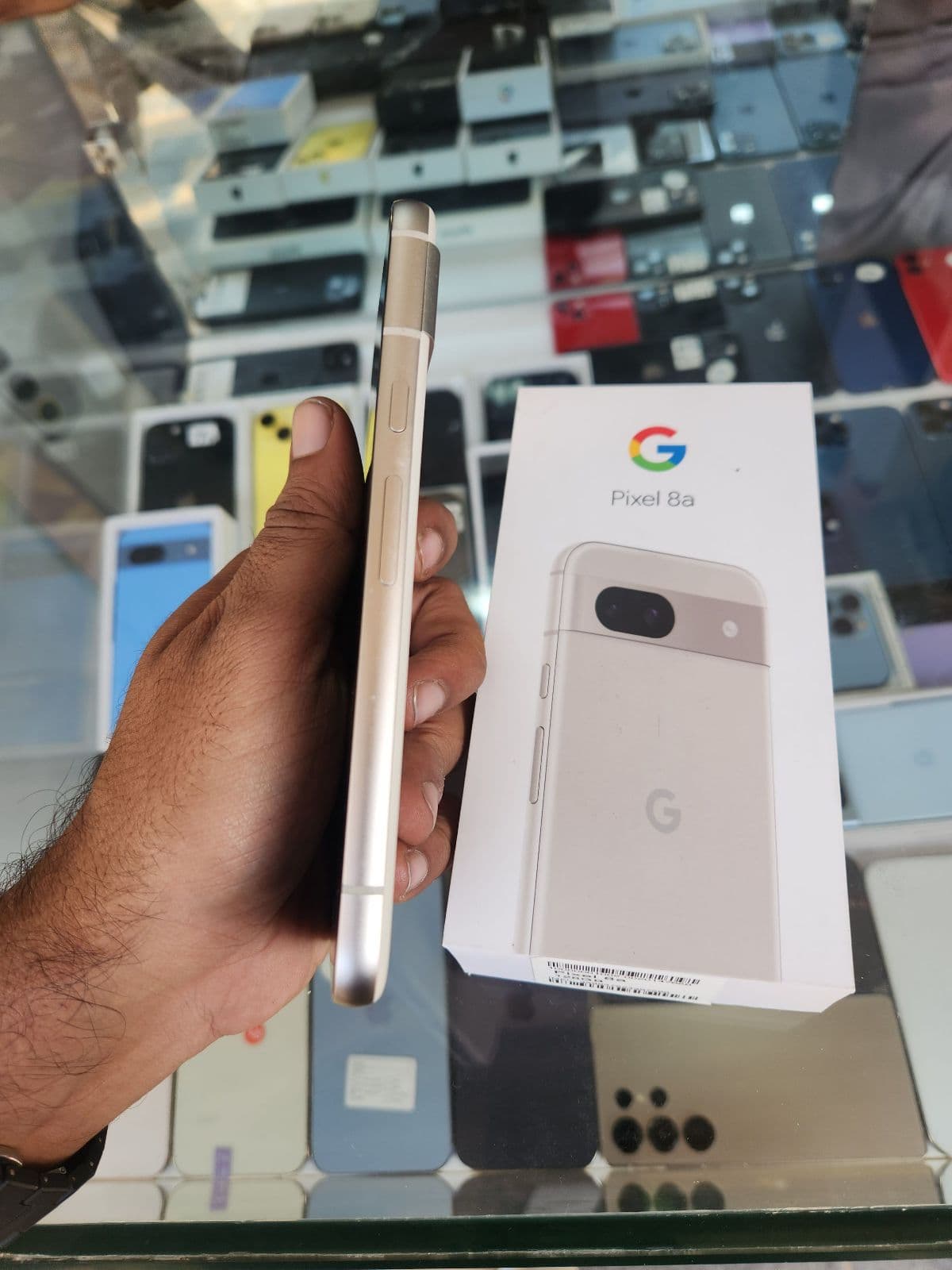 Google Pixel 8a 8GB / 128GB in Porcelain — photo 4