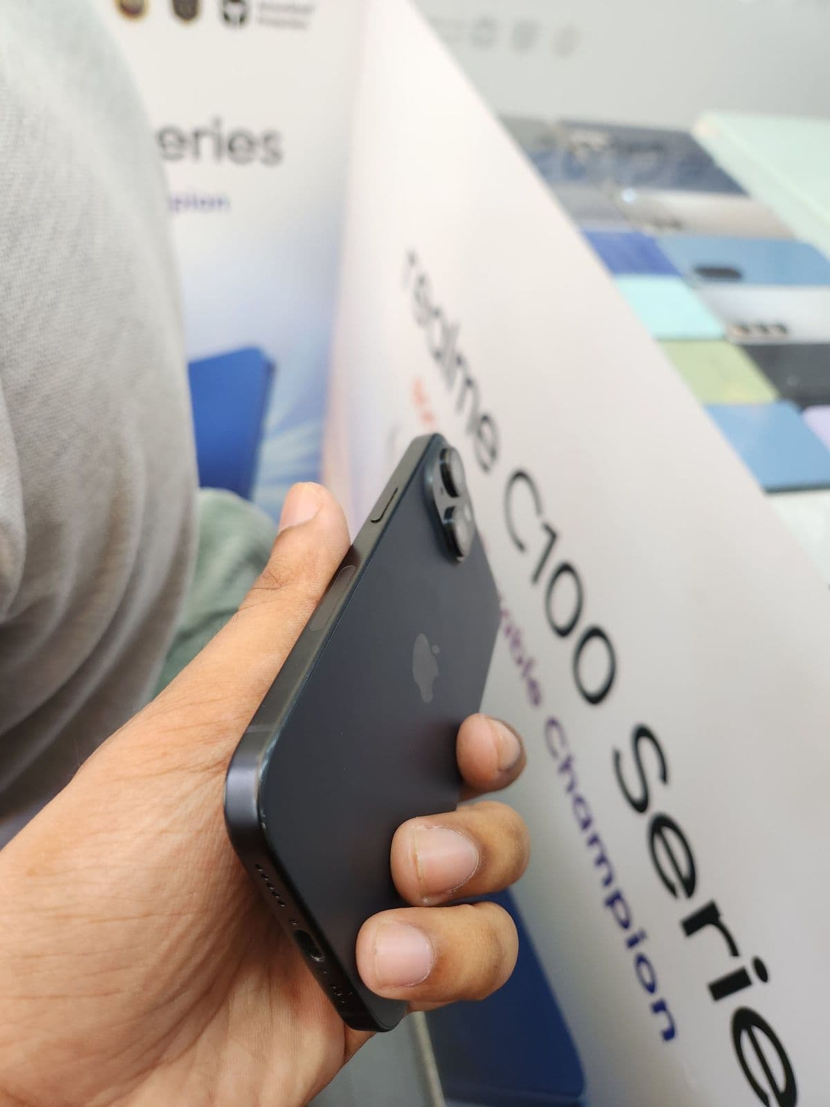 Apple iPhone 15 128GB in Black — photo 5