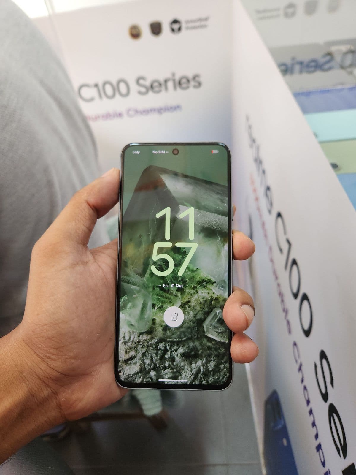 Google Pixel 8 8GB / 128GB in Hazel — photo 4
