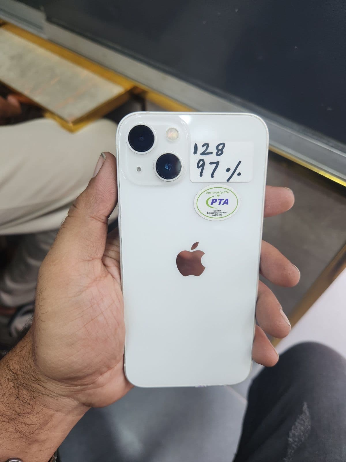 iPhone 13 · 128GB