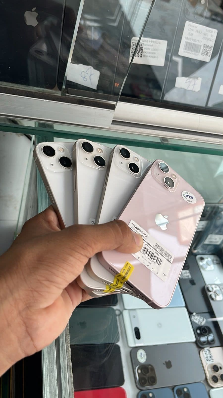 Apple iPhone 13 128GB in Pink — photo 2