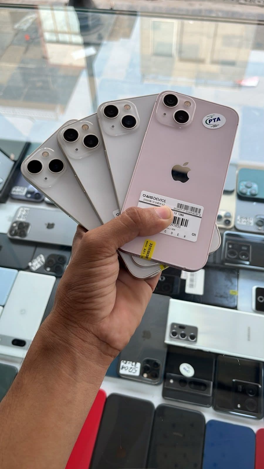 Apple iPhone 13 128GB in Pink — photo 4