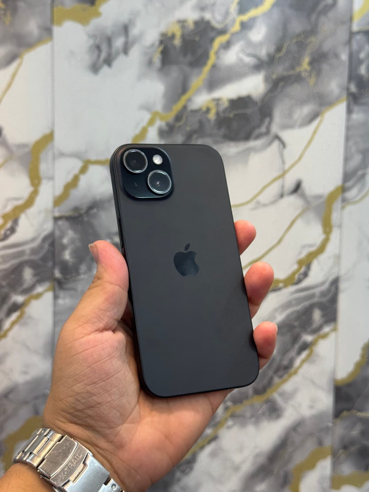 iPhone 15 · 128GB
