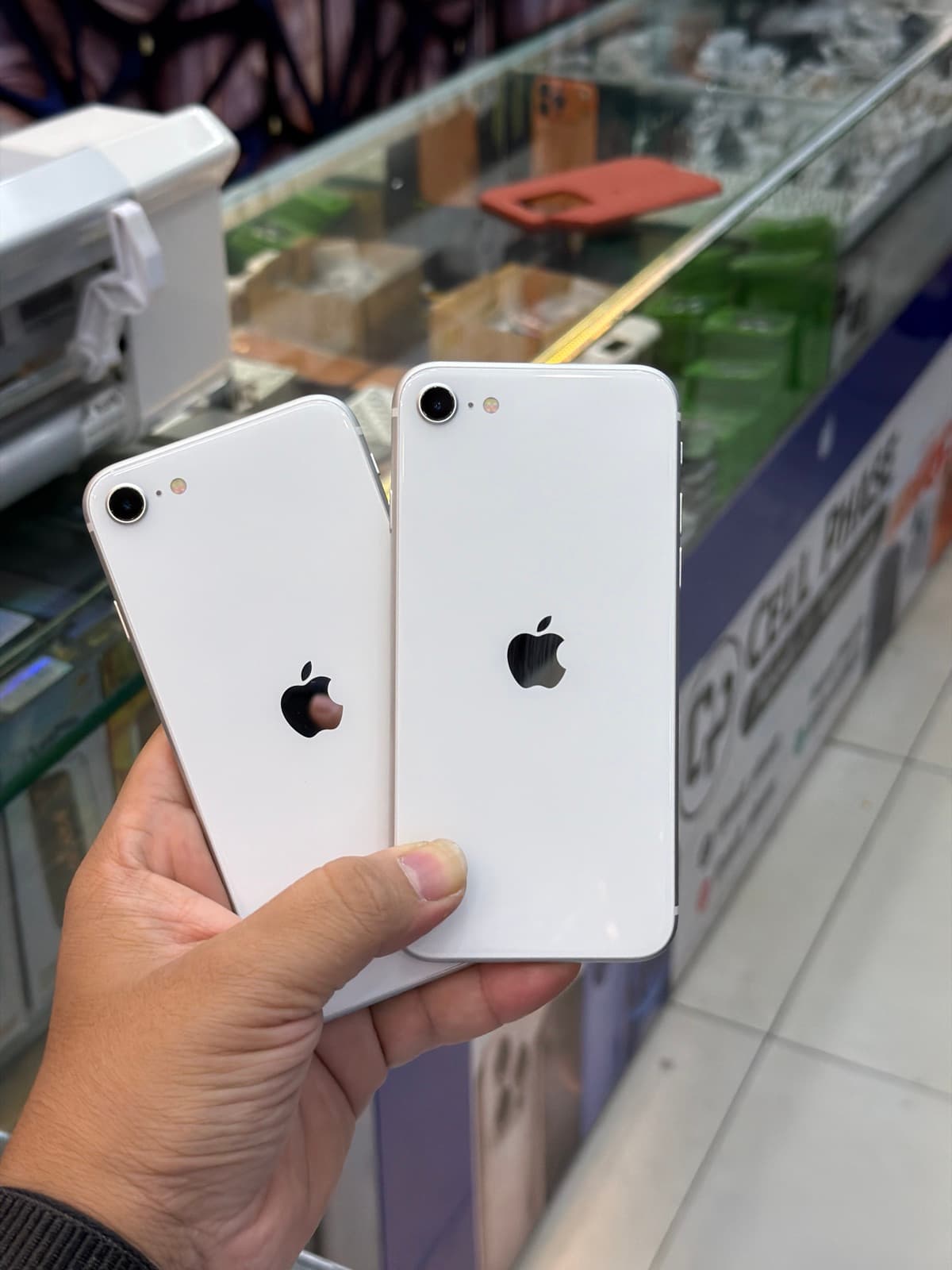 iPhone SE (2020) · 256GB