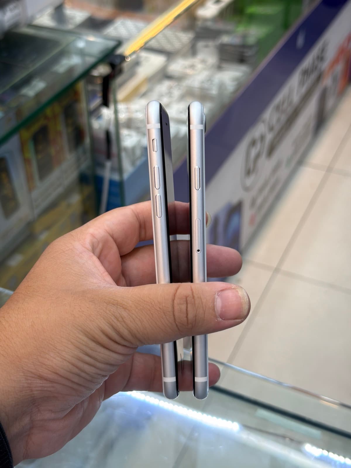 Apple iPhone SE (2020) 256GB in White — photo 3