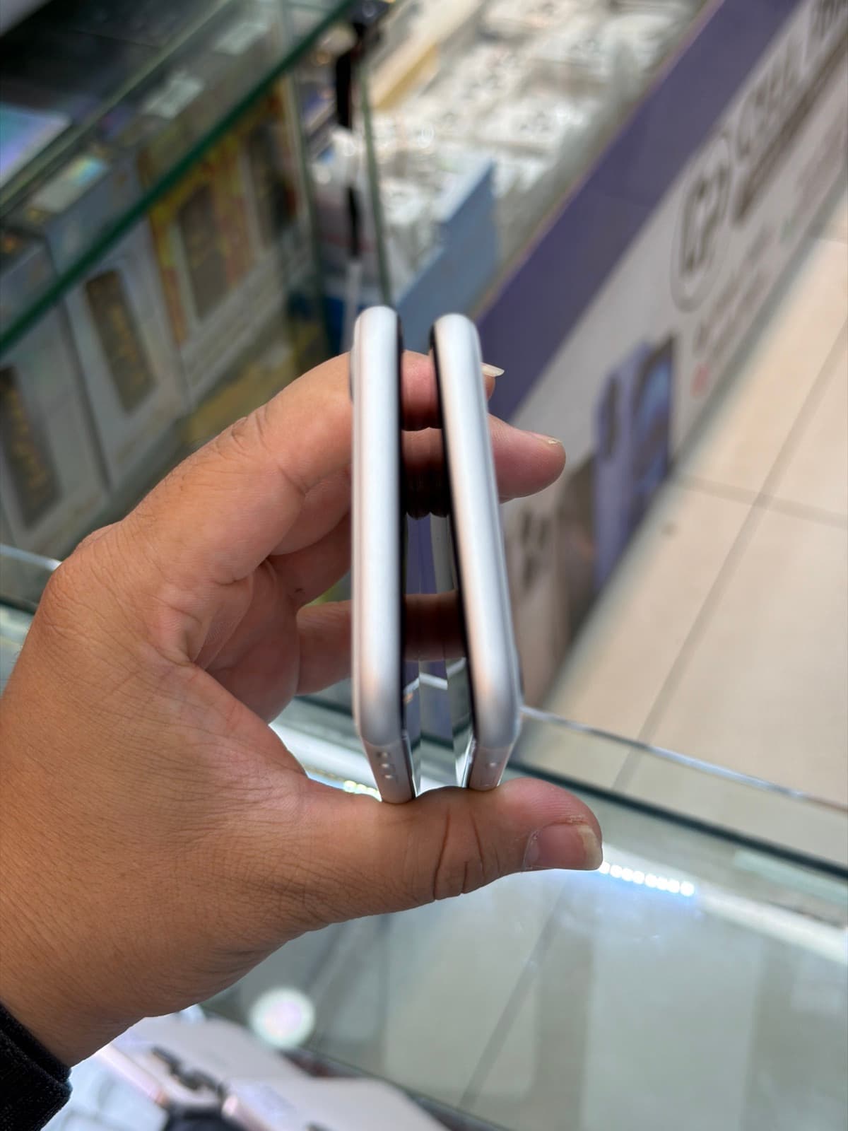 Apple iPhone SE (2020) 256GB in White — photo 4