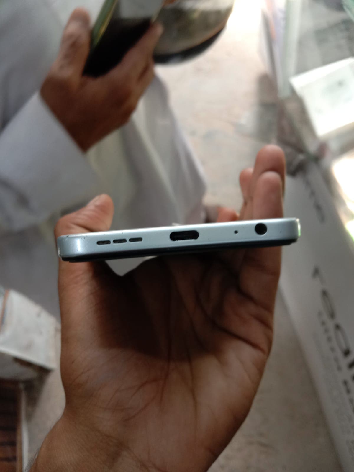 Tecno Spark 40 6GB / 128GB in Veil White — photo 2