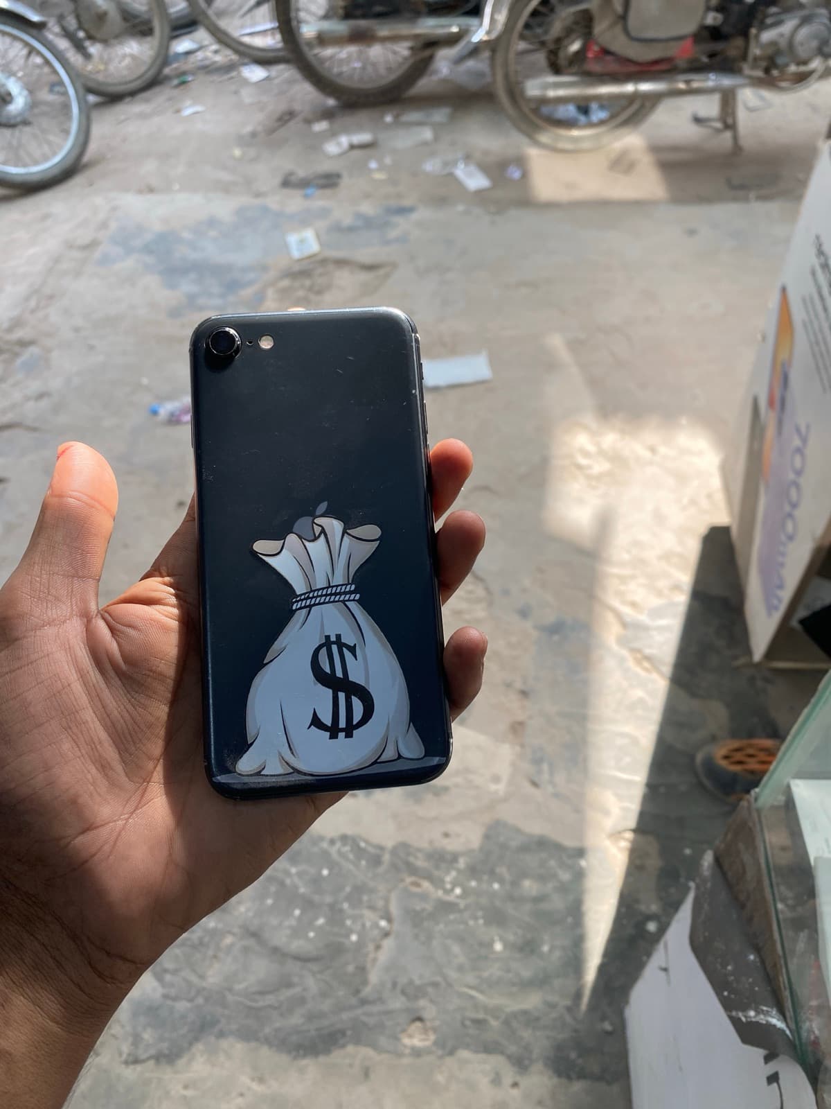 iPhone SE (2020) · 64GB