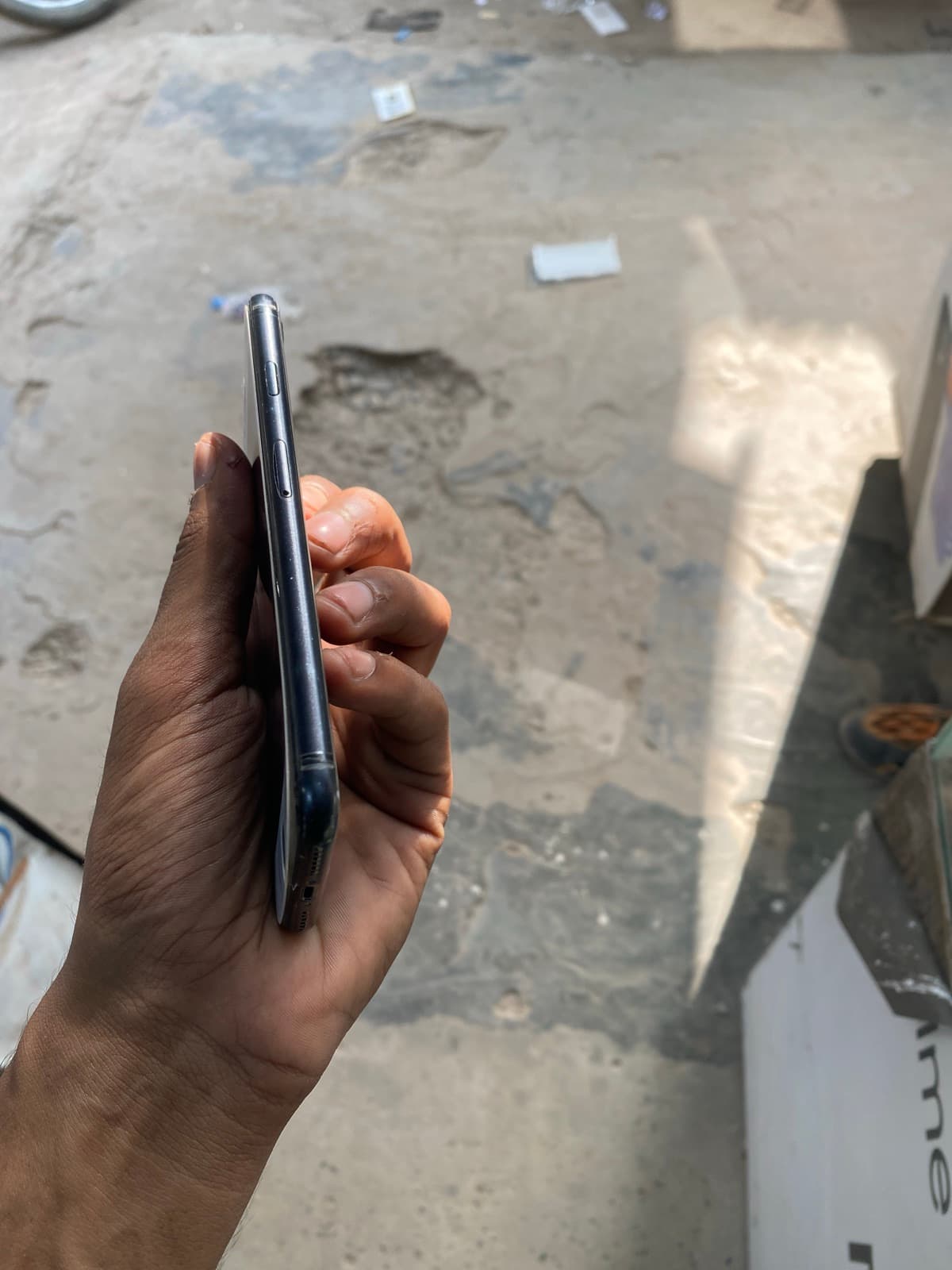 Apple iPhone SE (2020) 64GB in Black — photo 2