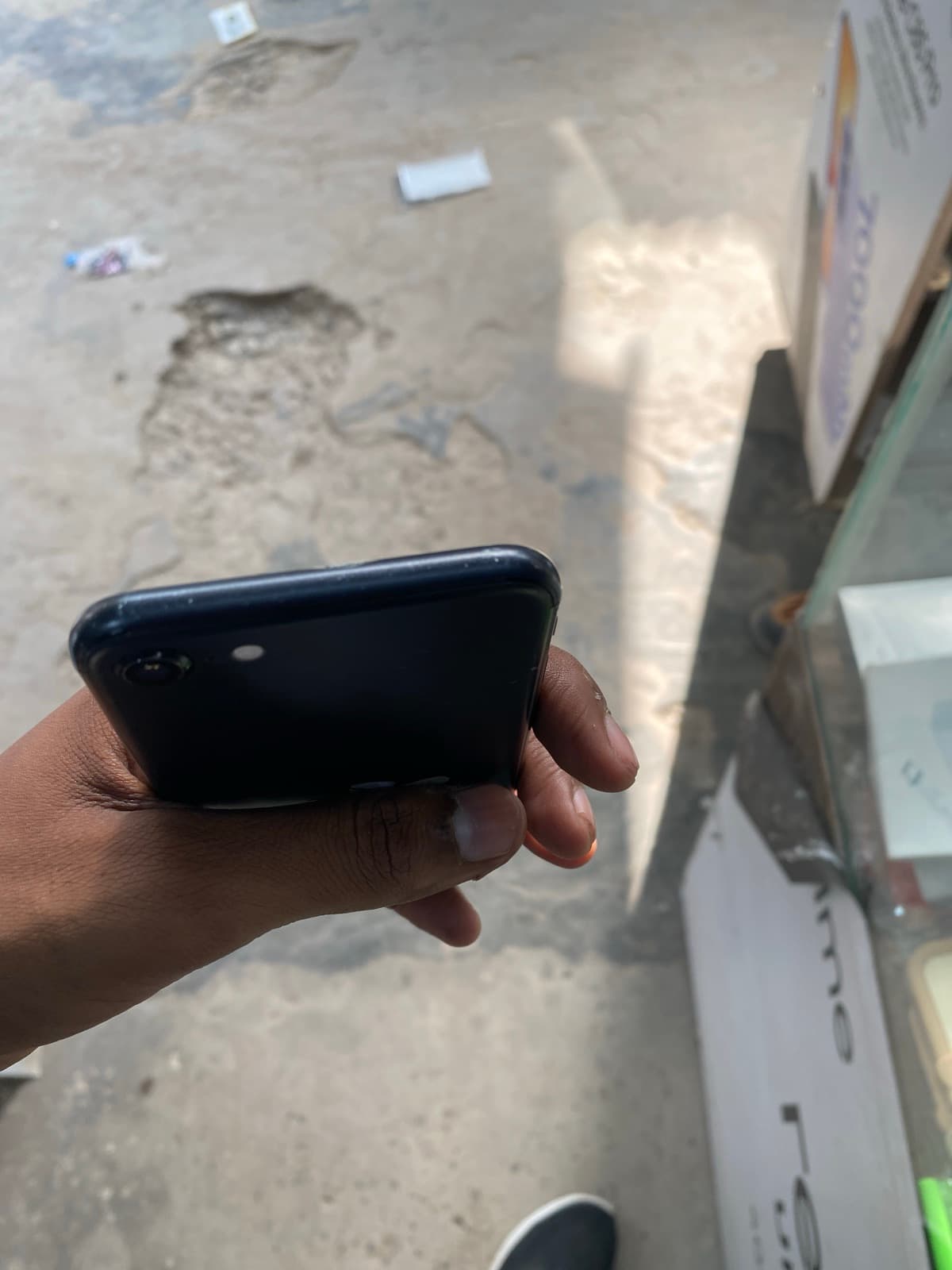 Apple iPhone SE (2020) 64GB in Black — photo 5