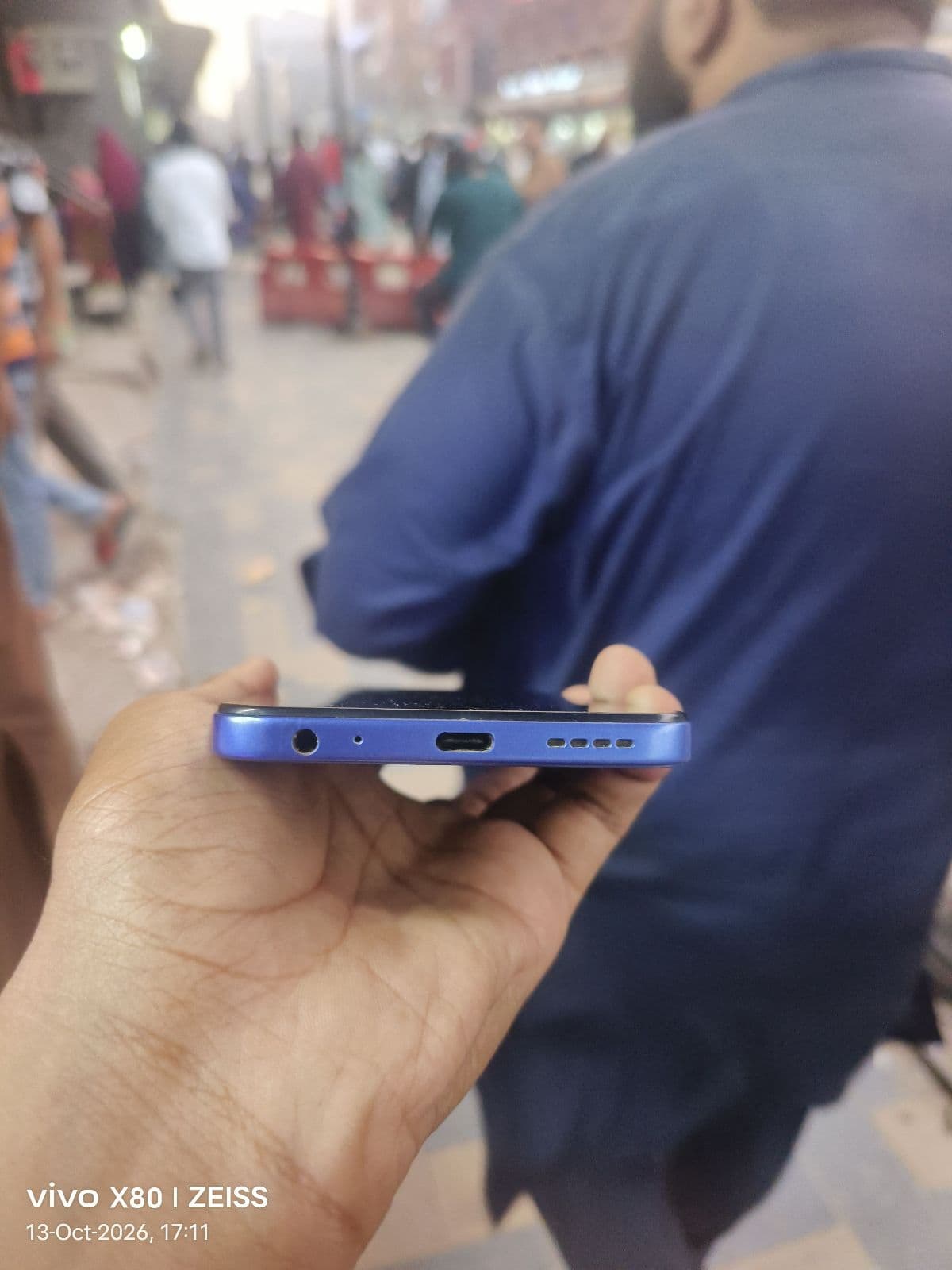 Infinix Hot 60i 6GB / 128GB in Shadow Blue — photo 3