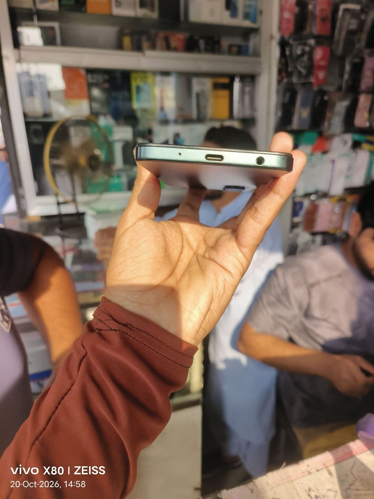 Vivo Y04 4GB / 128GB in Jade Green — photo 3