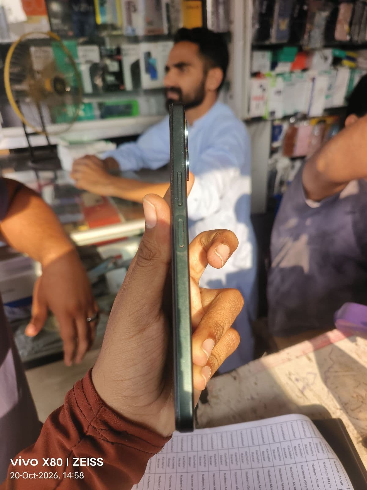Vivo Y04 4GB / 128GB in Jade Green — photo 4