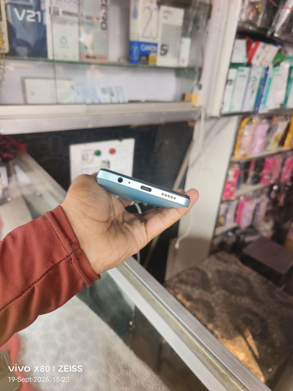 Vivo Y27 6GB / 128GB in Sea Blue — photo 3