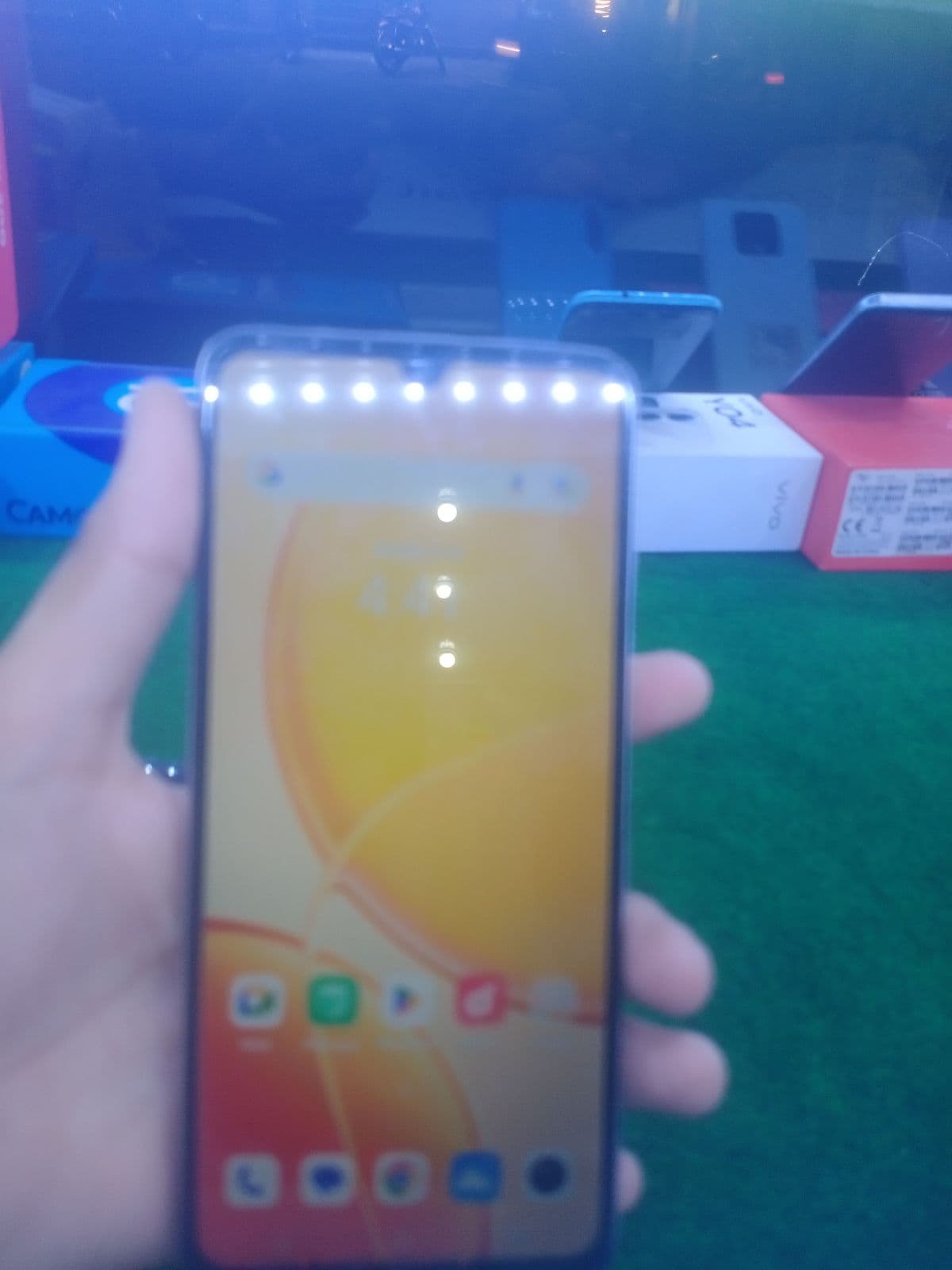 Vivo Y04 4GB / 128GB in Titanium Gold — photo 2