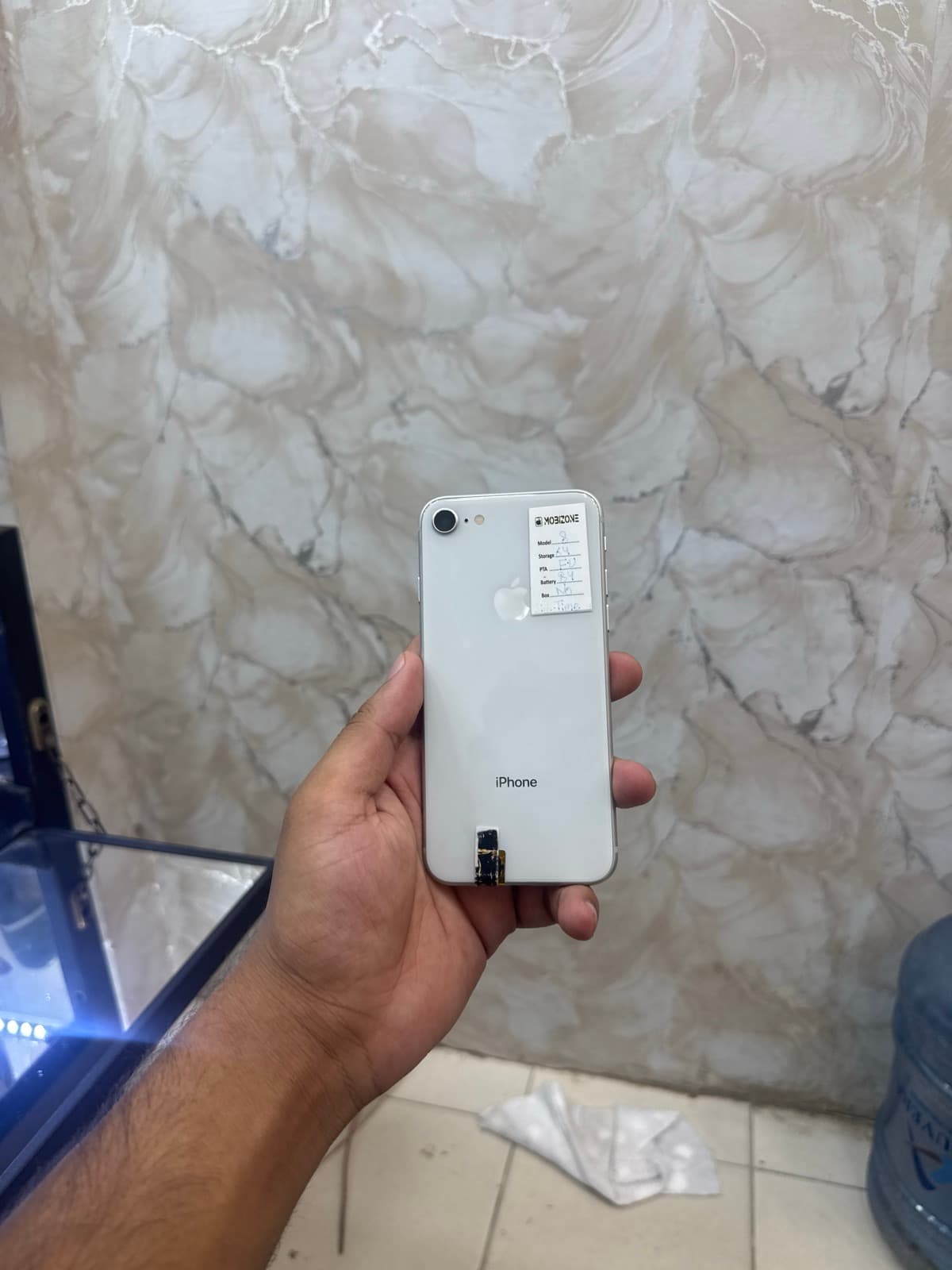 Apple iPhone 8 64GB in Gold — photo 2