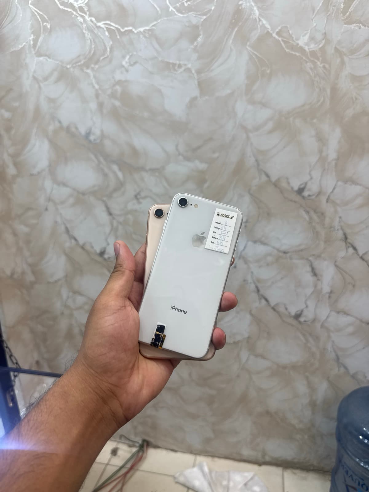 Apple iPhone 8 64GB in Gold — photo 3