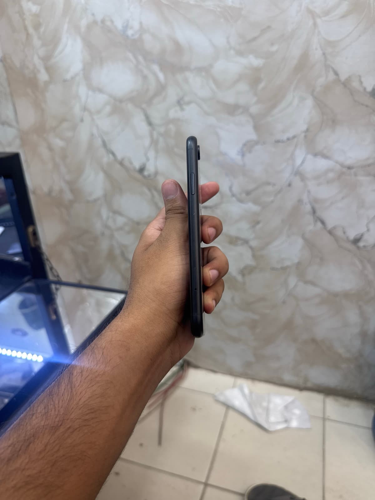Apple iPhone XR 64GB in Black — photo 2