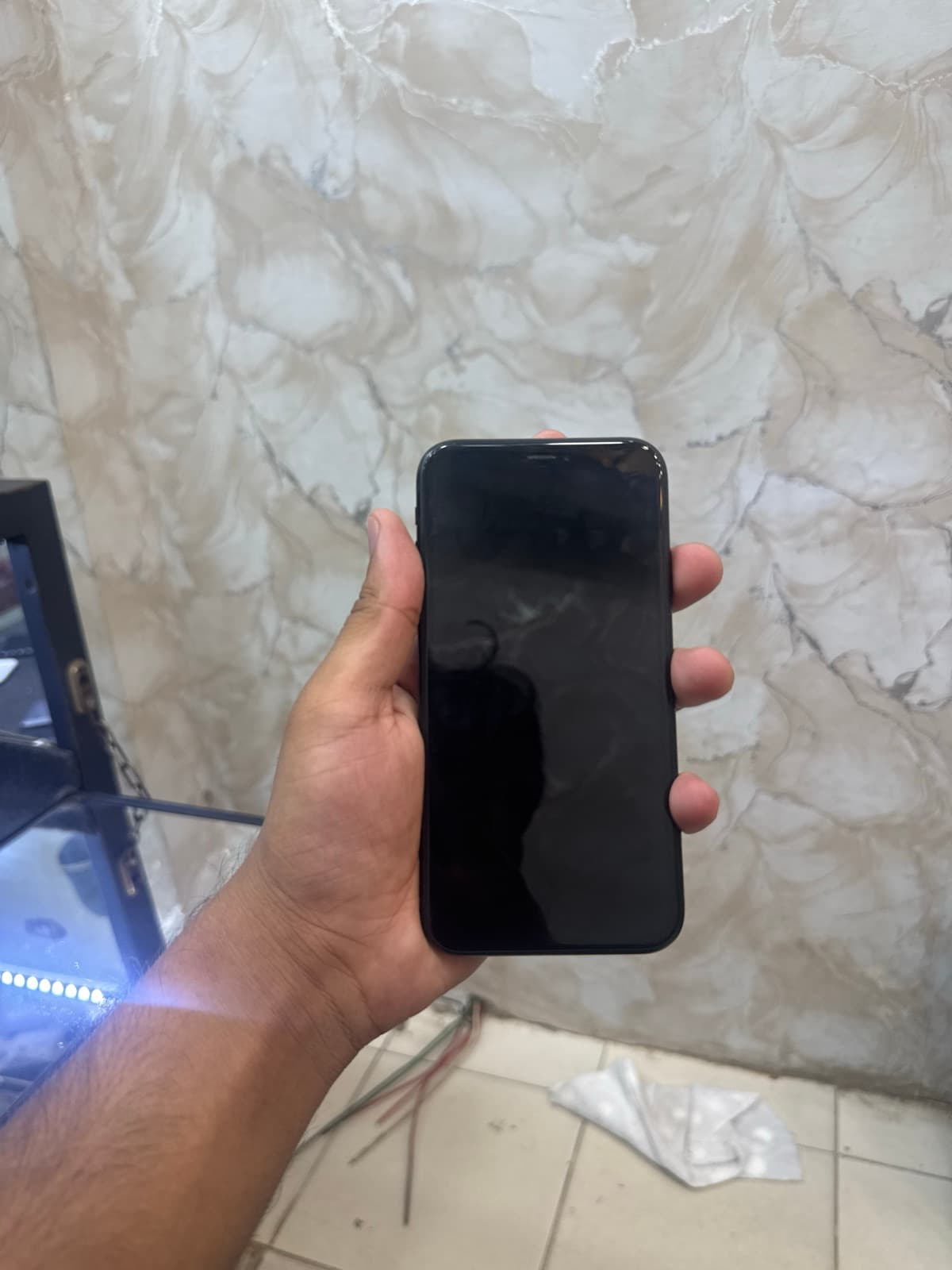 Apple iPhone XR 64GB in Black — photo 3