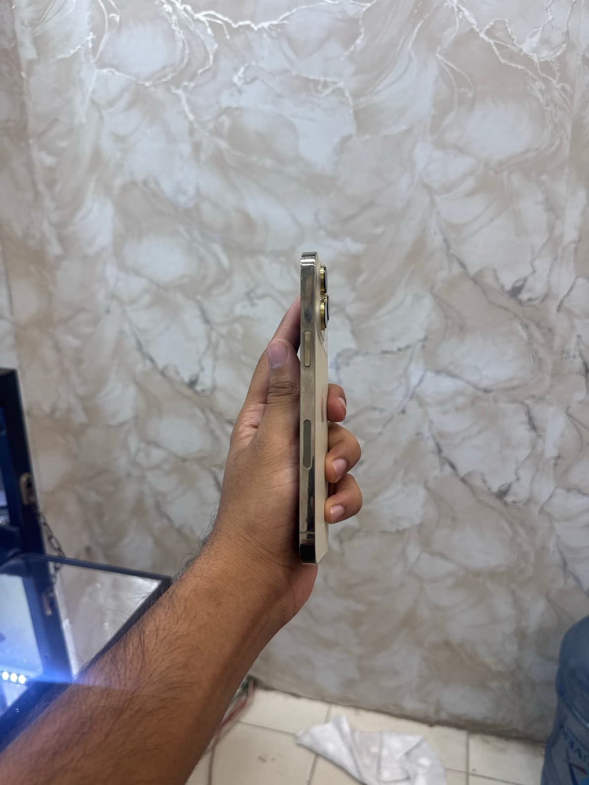 Apple iPhone 14 Pro Max 128GB in Gold — photo 2