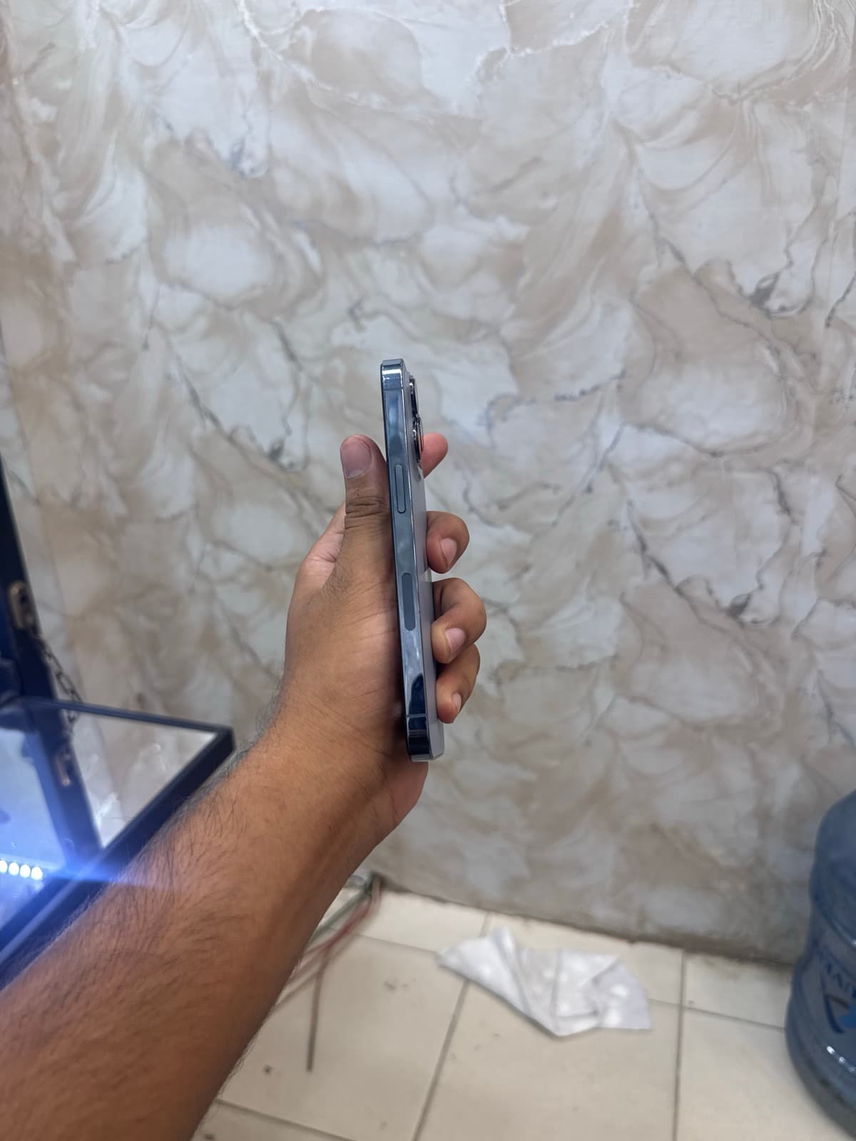 Apple iPhone 13 Pro 256GB in Sierra Blue — photo 2
