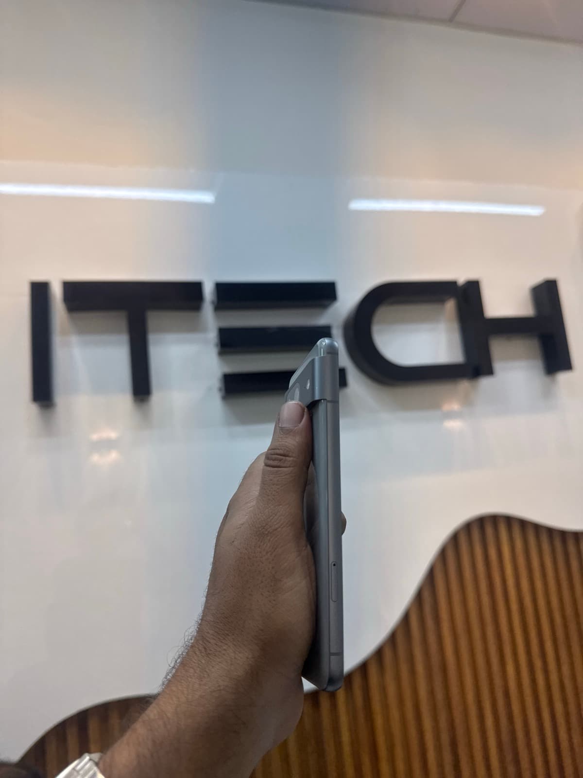 Google Pixel 8 8GB / 128GB in Hazel — photo 3