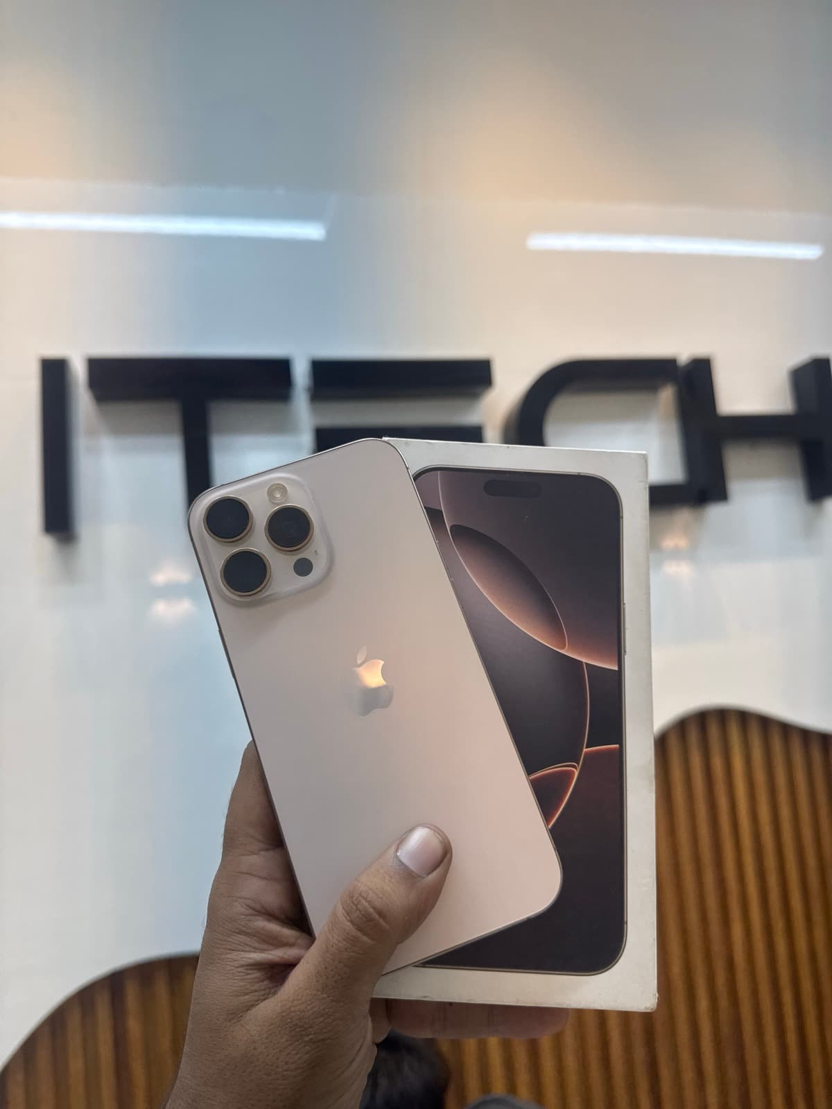 iPhone 16 Pro Max · 256GB