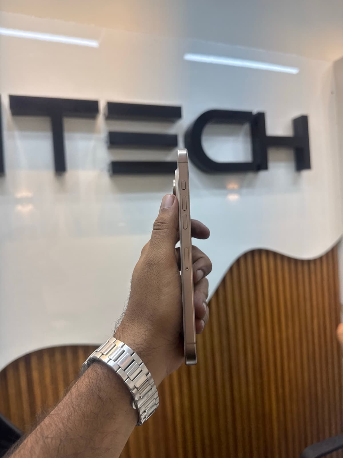 Apple iPhone 16 Pro Max 256GB in Desert Titanium — photo 3