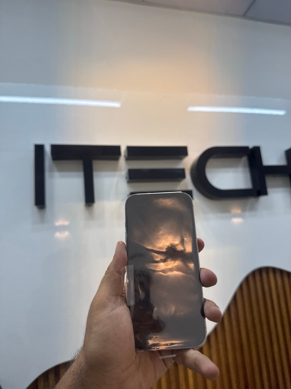 Apple iPhone 14 Pro 256GB in Deep Purple — photo 2