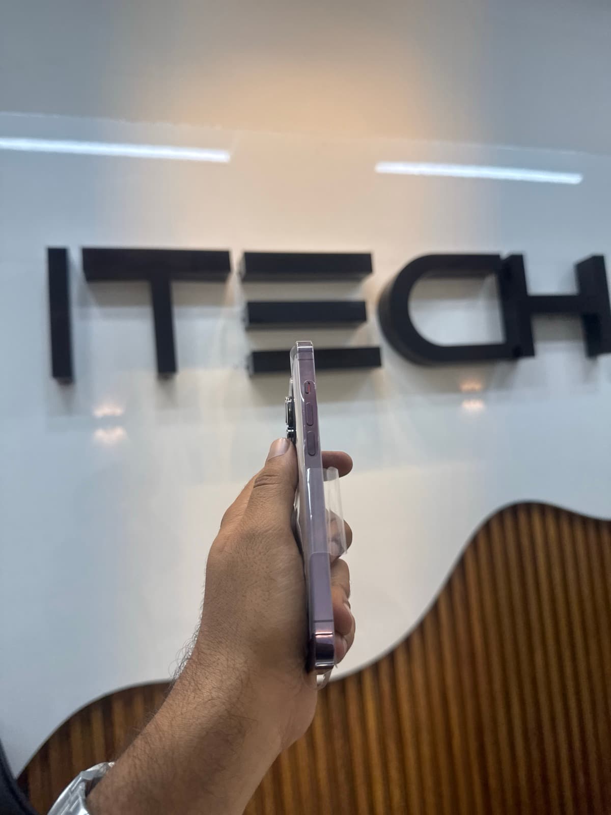 Apple iPhone 14 Pro 256GB in Deep Purple — photo 3