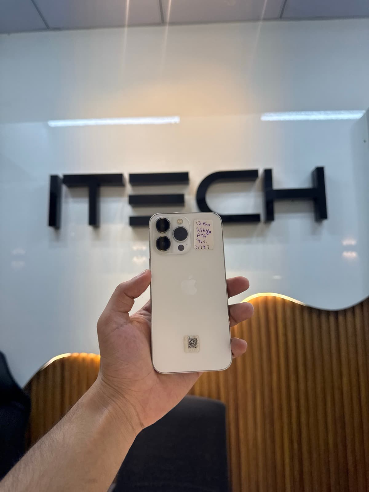Apple iPhone 13 Pro 256GB in Silver — photo 1