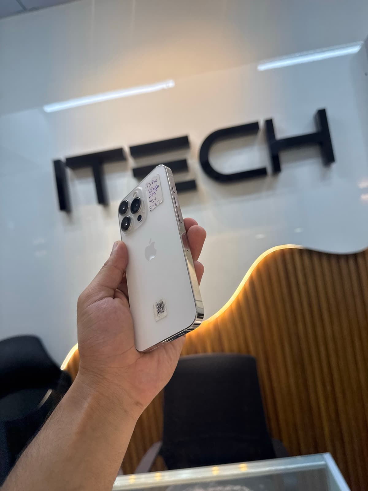 Apple iPhone 13 Pro 256GB in Silver — photo 2