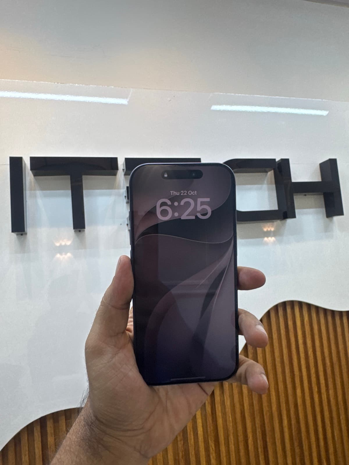 Apple iPhone 17 Pro 256GB in Deep Blue — photo 2