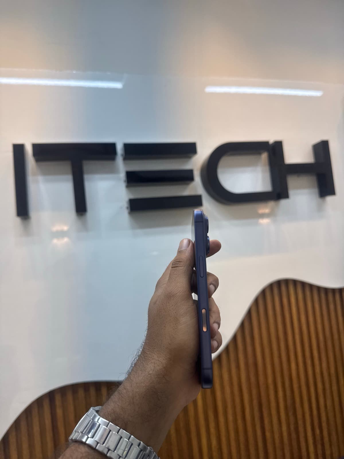Apple iPhone 17 Pro 256GB in Deep Blue — photo 3