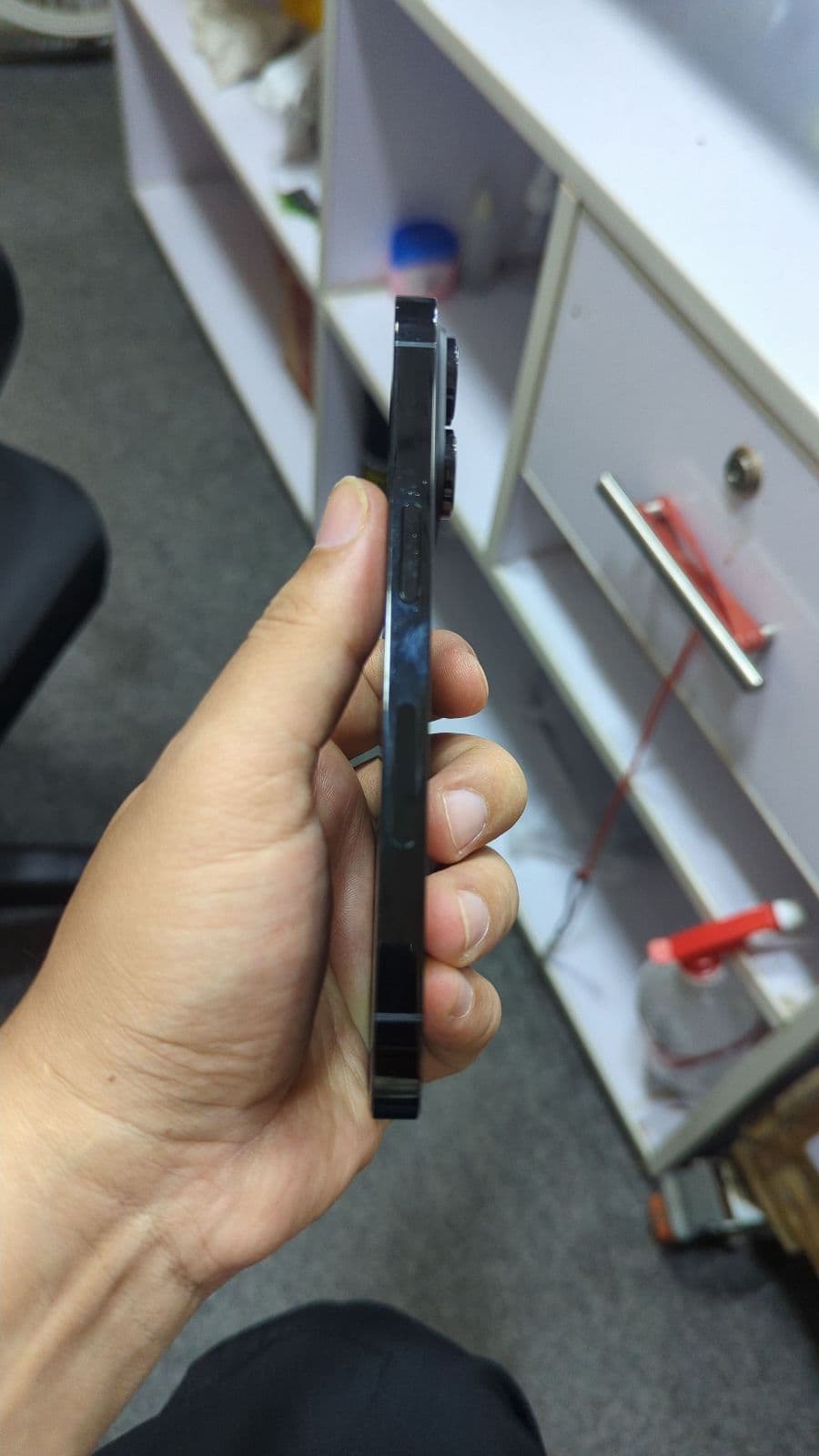 Apple iPhone 14 Pro 128GB in Space Black — photo 2