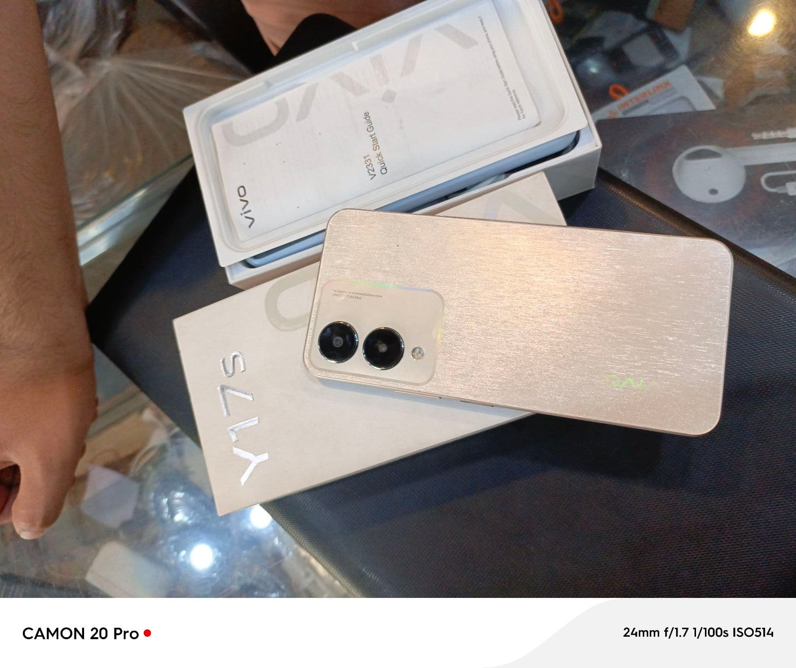 Vivo Y17s 4GB / 128GB in Diamond Orange — photo 5