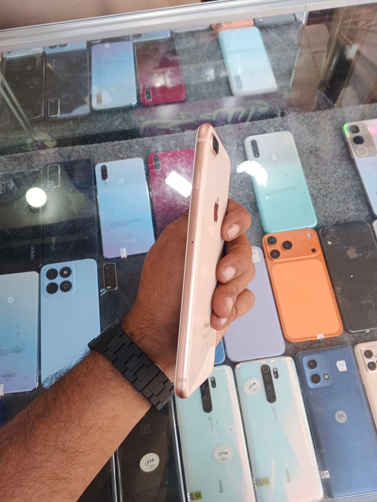 Apple iPhone 8 Plus 256GB in Gold — photo 3