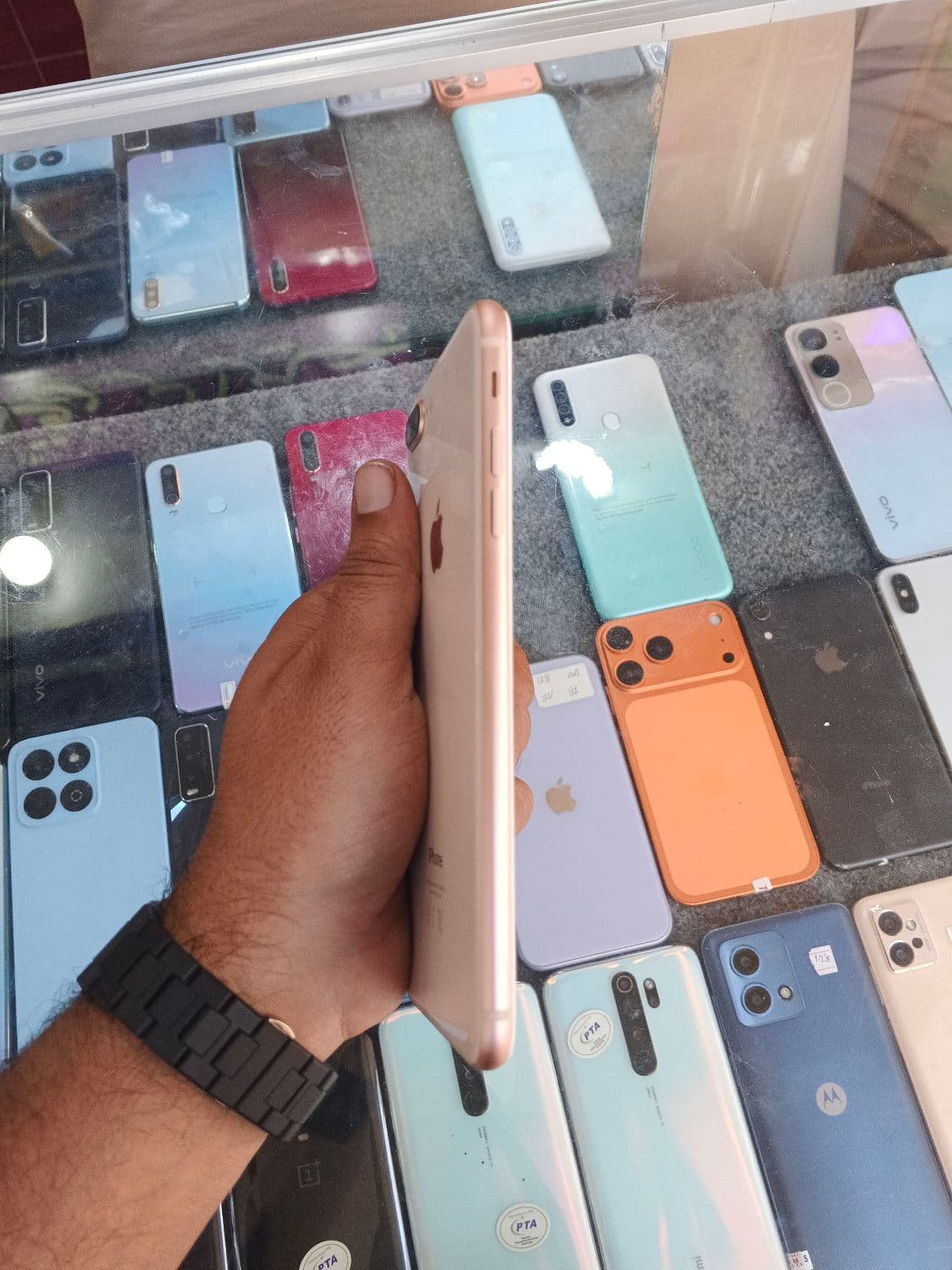 Apple iPhone 8 Plus 256GB in Gold — photo 4