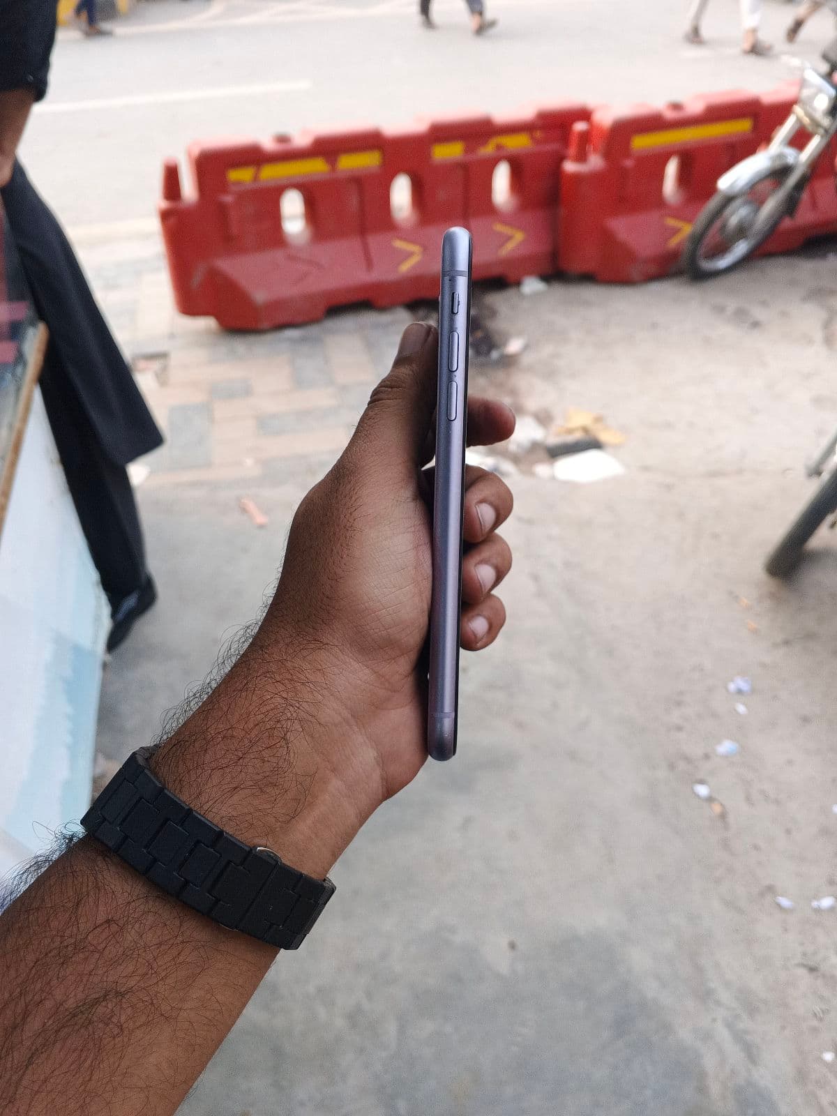 Apple iPhone 11 128GB in Purple — photo 3