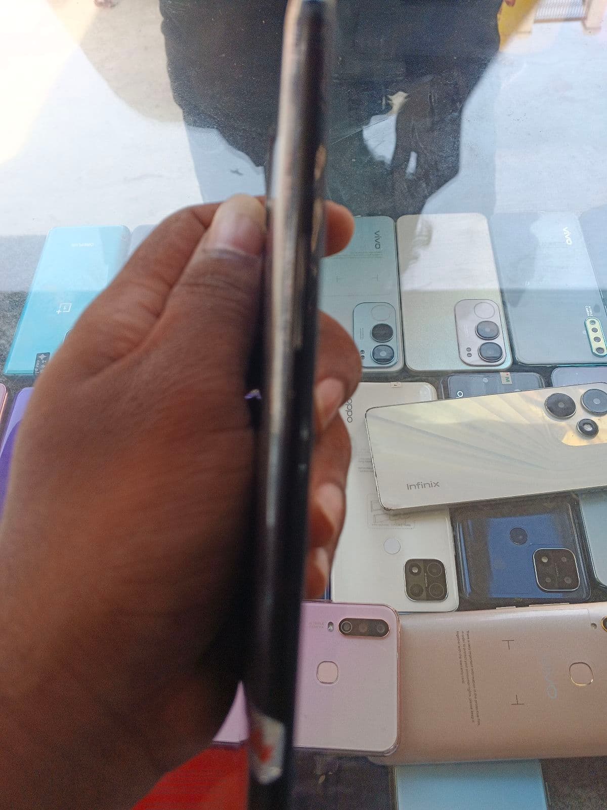 OnePlus 6T 8GB / 128GB in Mirror Black — photo 3