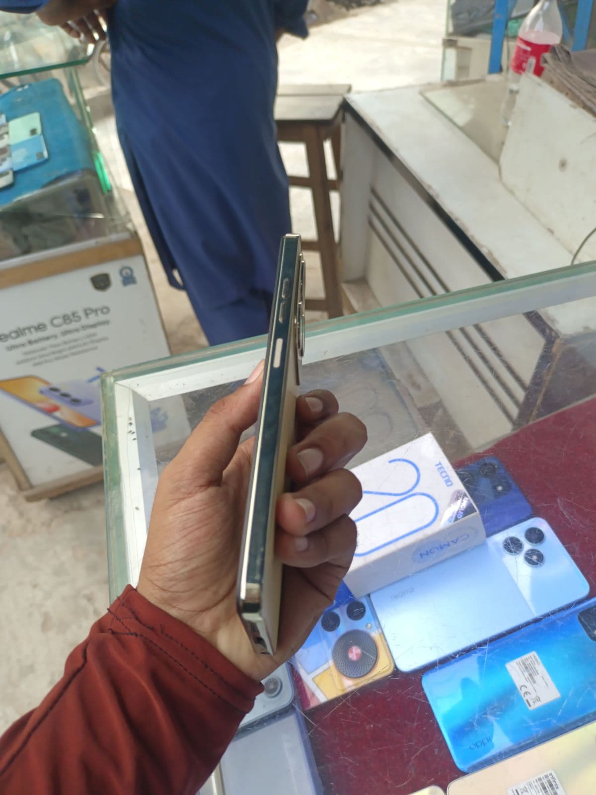 Tecno Spark 20 8GB / 256GB in Cyber White — photo 3